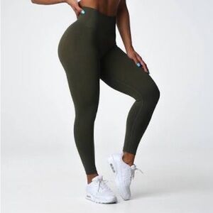NVGTN Performance Seamless Leggings - Olive